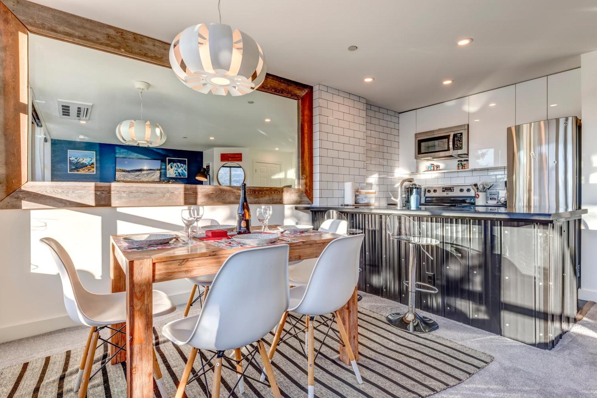 The Lookout Penthouse // A Luxe Suite In Whistler Zewnętrze zdjęcie