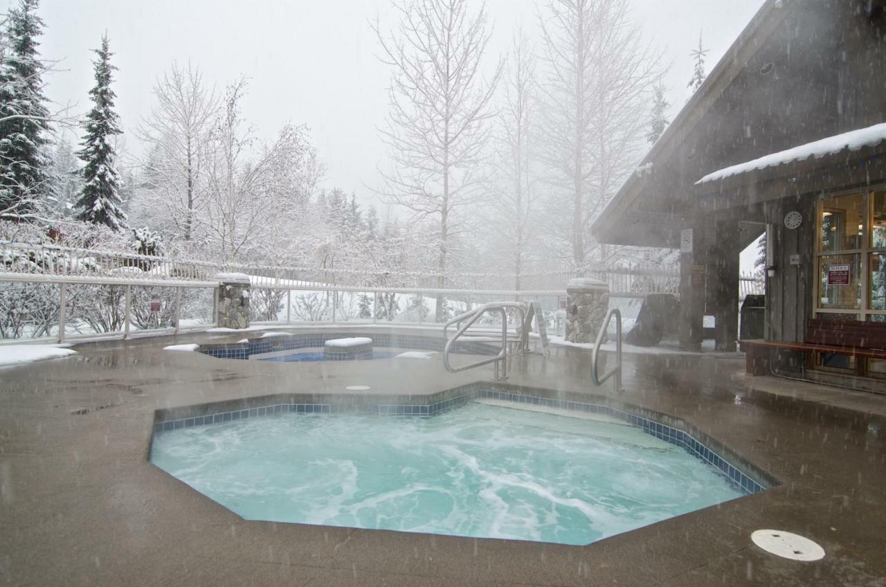 The Lookout Penthouse // A Luxe Suite In Whistler Zewnętrze zdjęcie